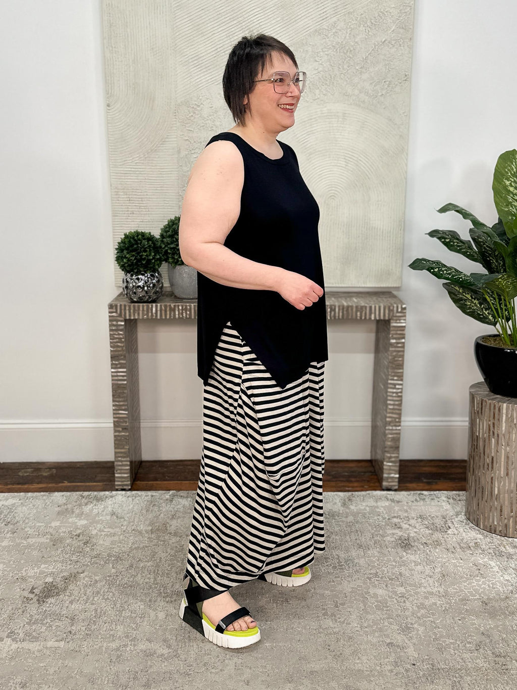 Essential Angled Hem Tank, Black