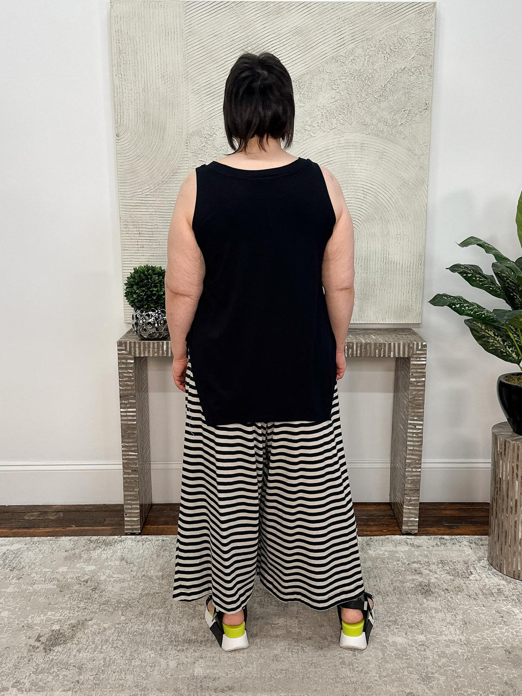 Essential Angled Hem Tank, Black