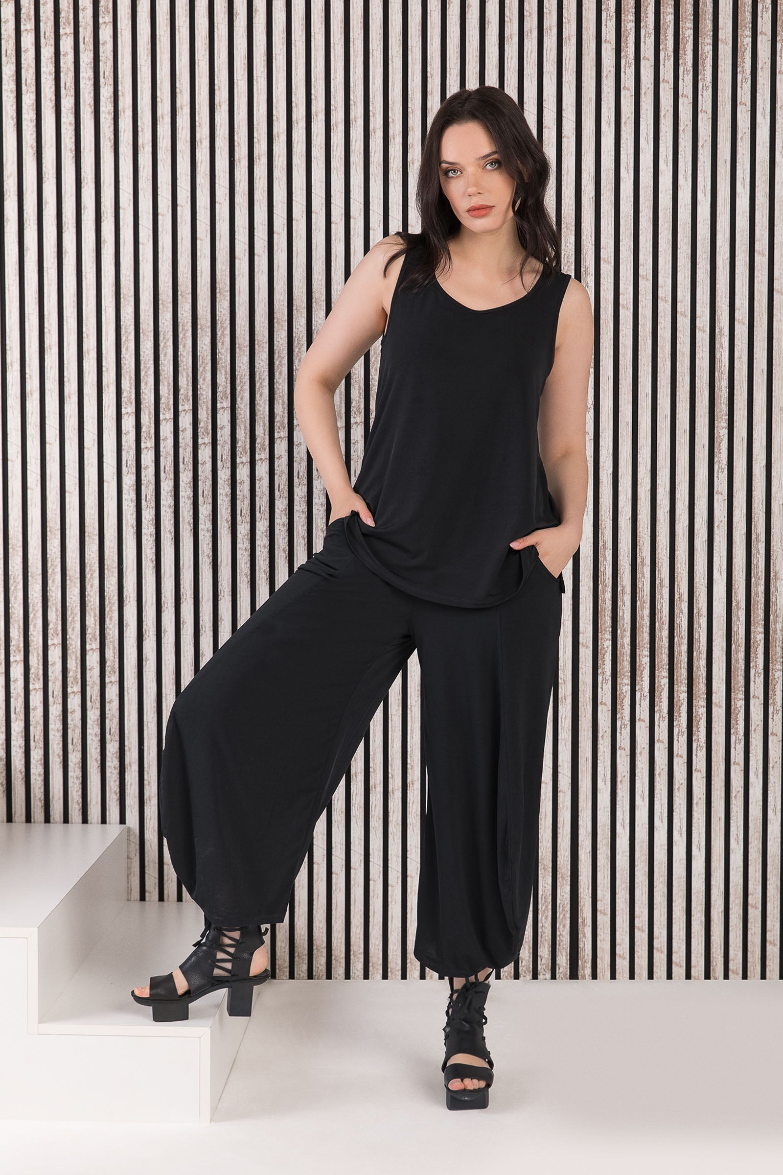 Dilly Tank, Black Vogue